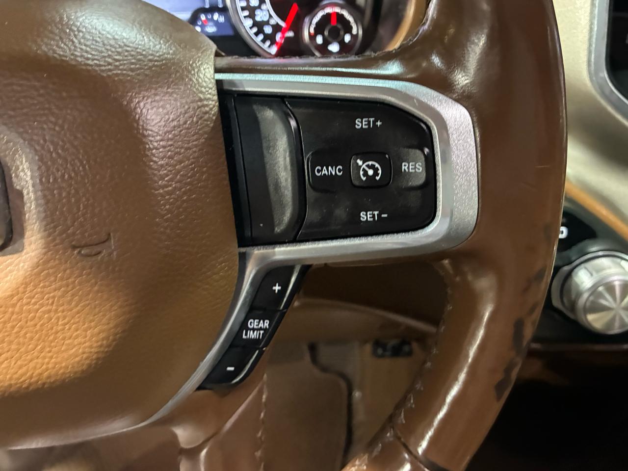RAM 1500 Laramie 4x2 Crew Cab 5'7" Box 2019