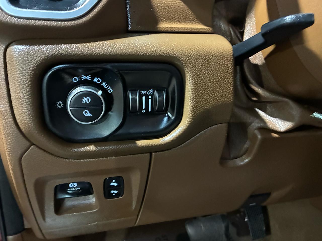 RAM 1500 Laramie 4x2 Crew Cab 5'7" Box 2019