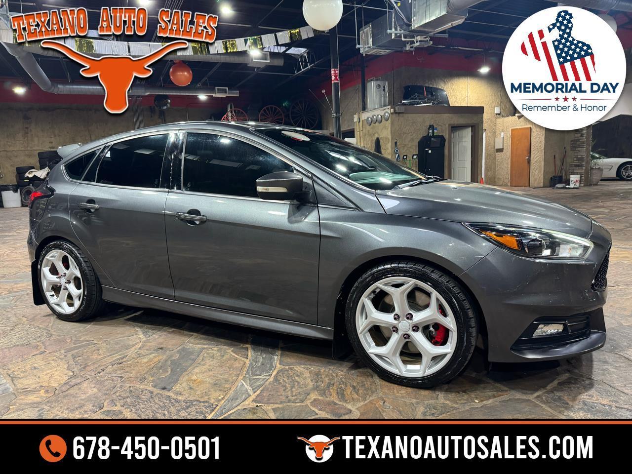 2017 Ford Focus 5 Door Hatch ST's photo