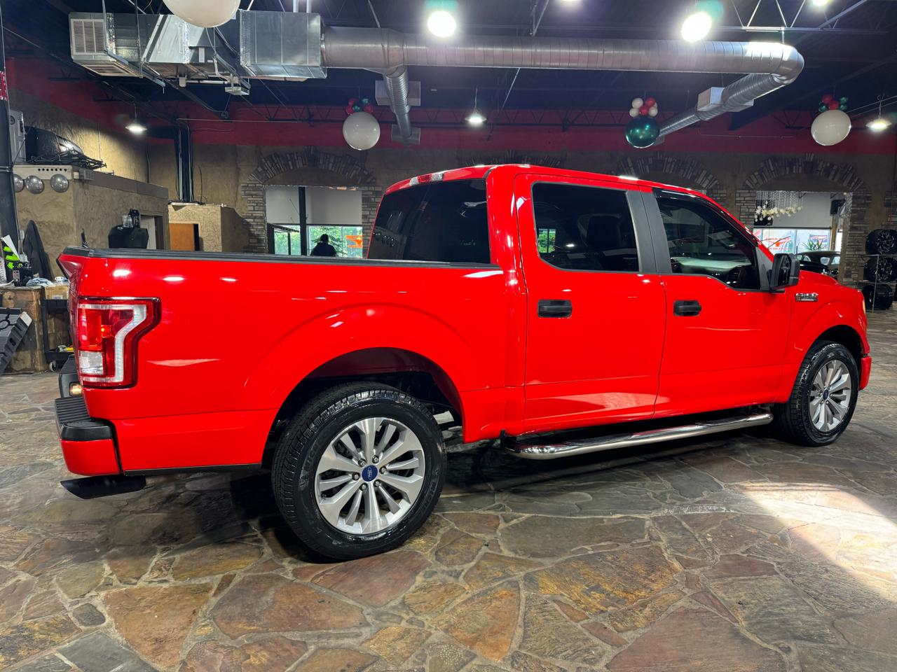 Ford F-150 2WD SuperCrew 145" XL 2017