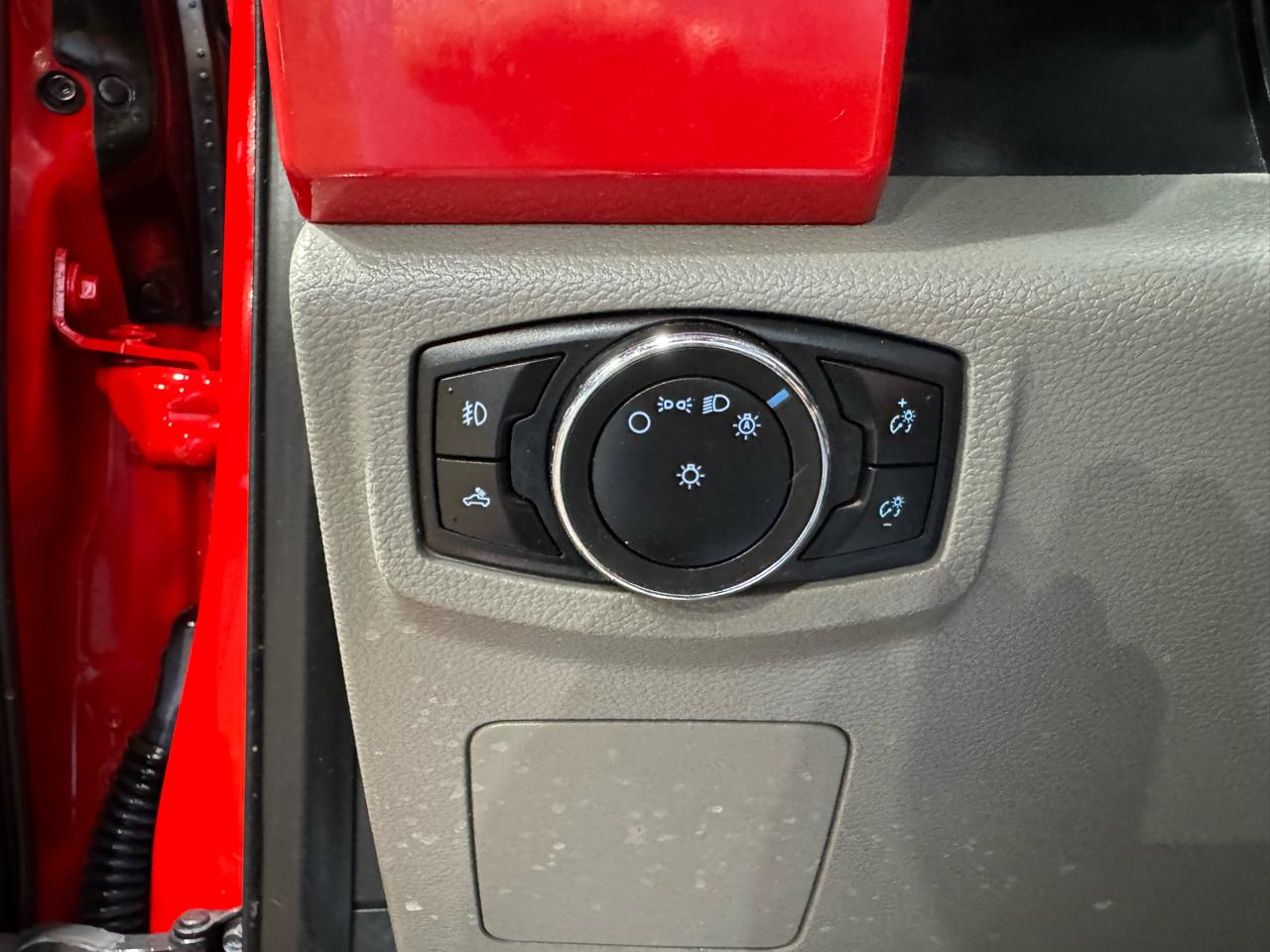 Ford F-150 2WD SuperCrew 145" XL 2017