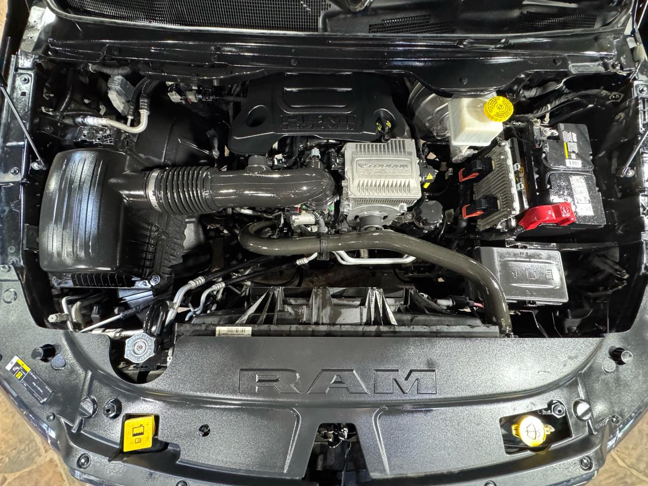 RAM 1500 Laramie 4x4 Crew Cab 5'7" Box 2019