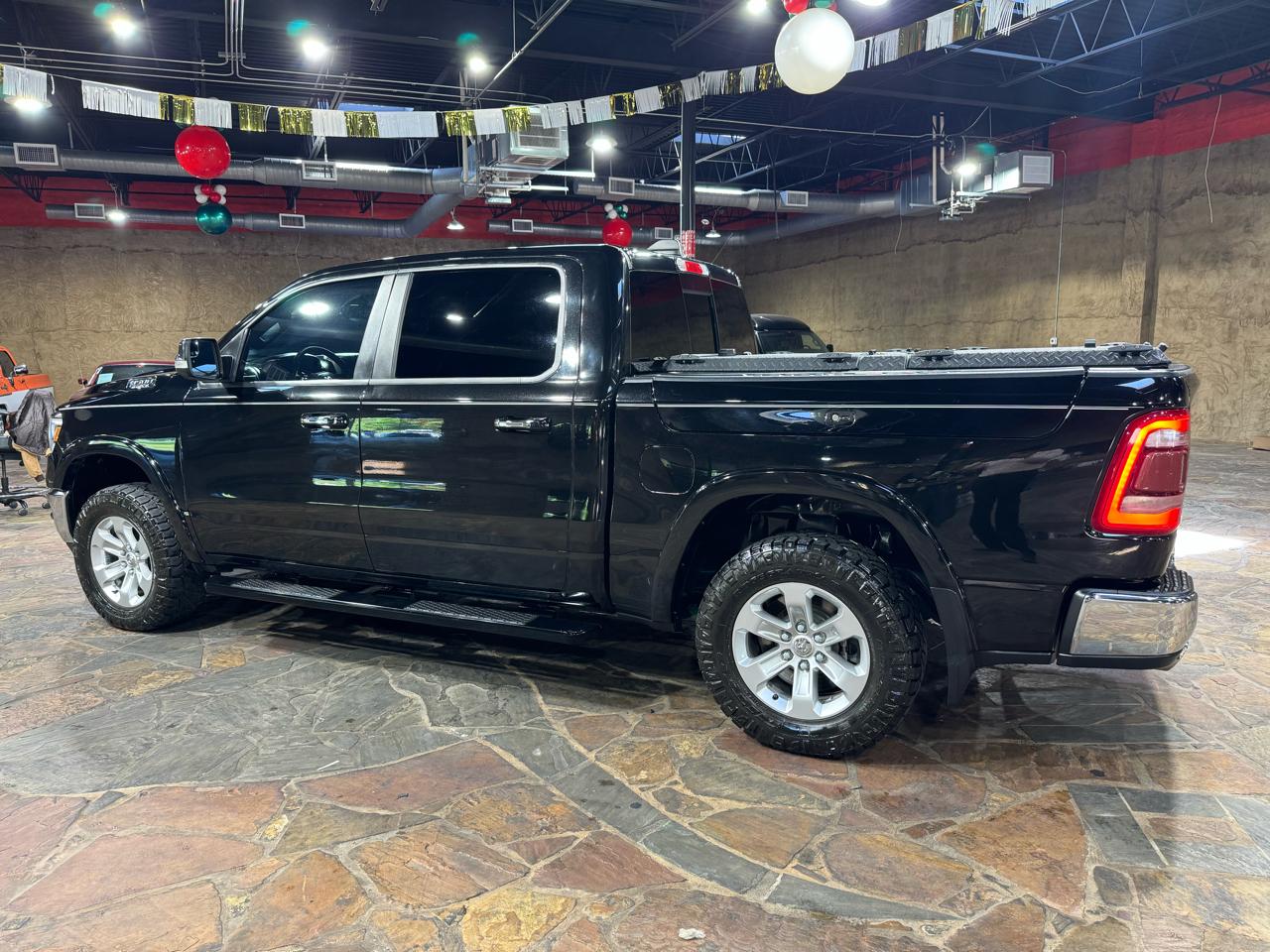 RAM 1500 Laramie 4x4 Crew Cab 5'7" Box 2019