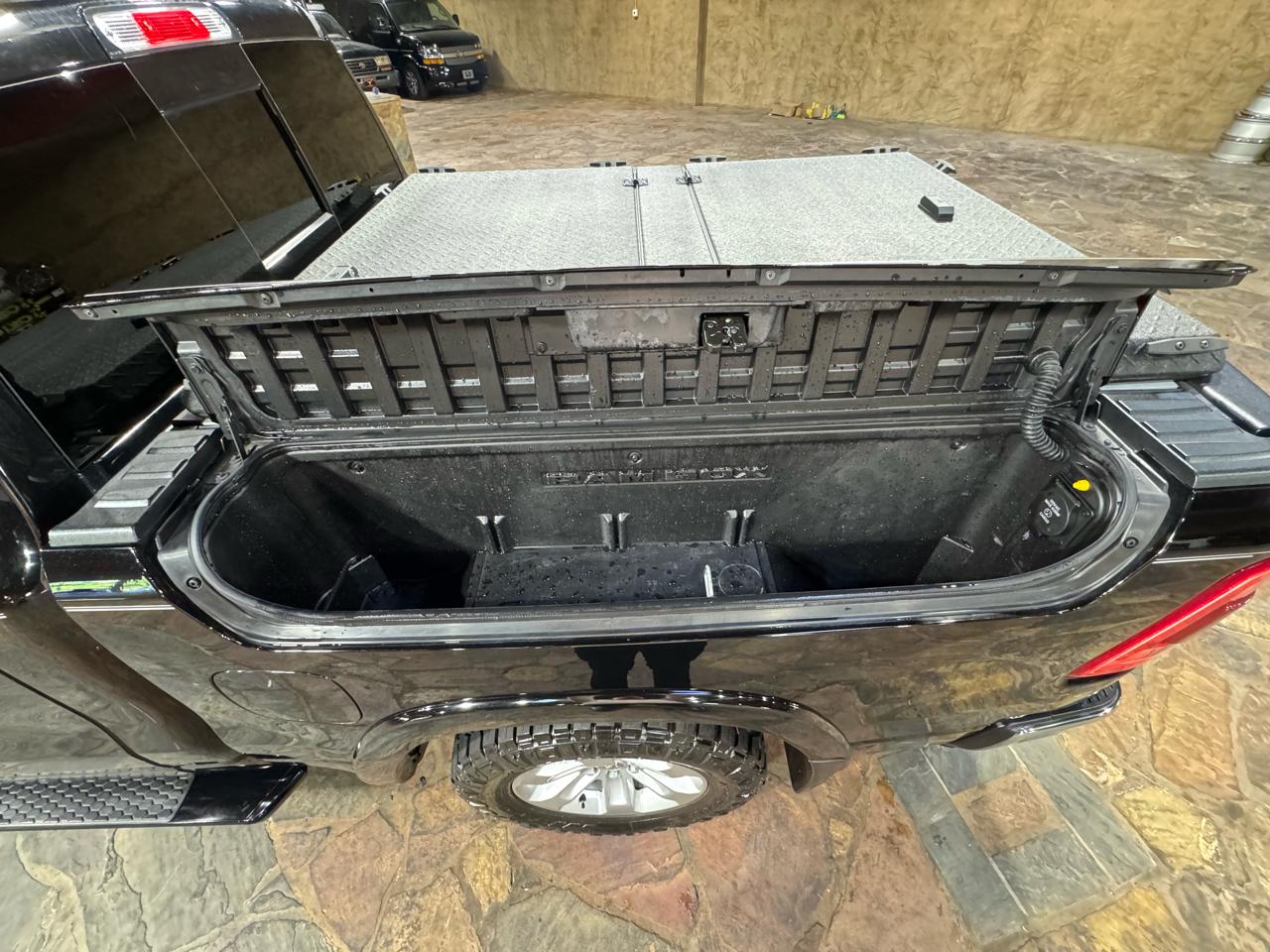 RAM 1500 Laramie 4x4 Crew Cab 5'7" Box 2019