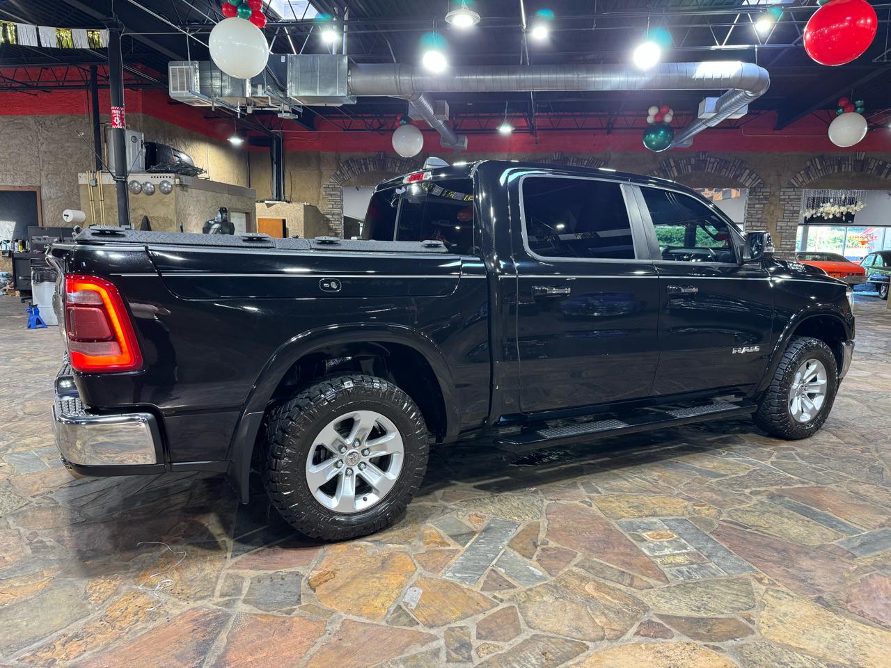 RAM 1500 Laramie 4x4 Crew Cab 5'7" Box 2019