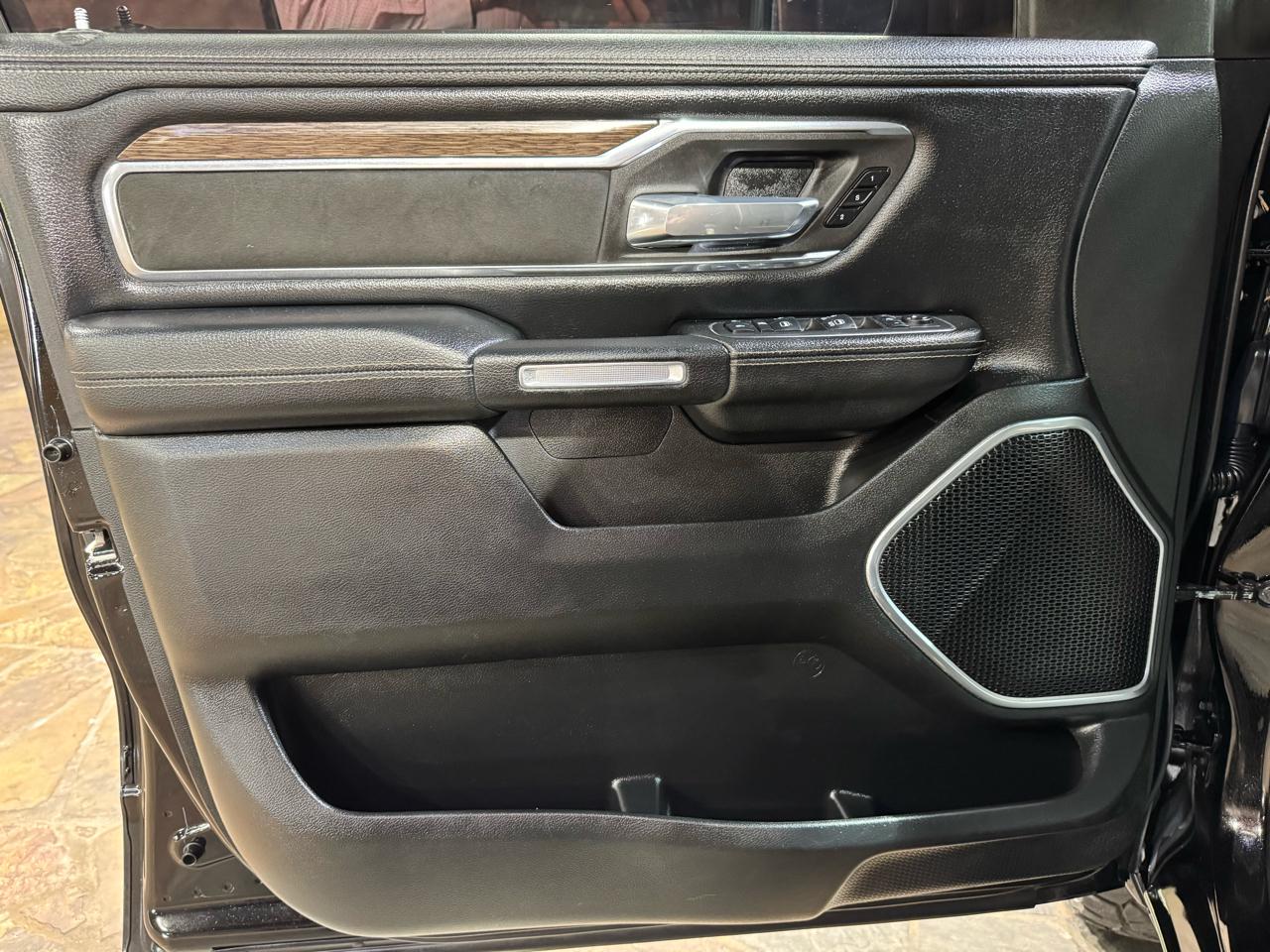 RAM 1500 Laramie 4x4 Crew Cab 5'7" Box 2019