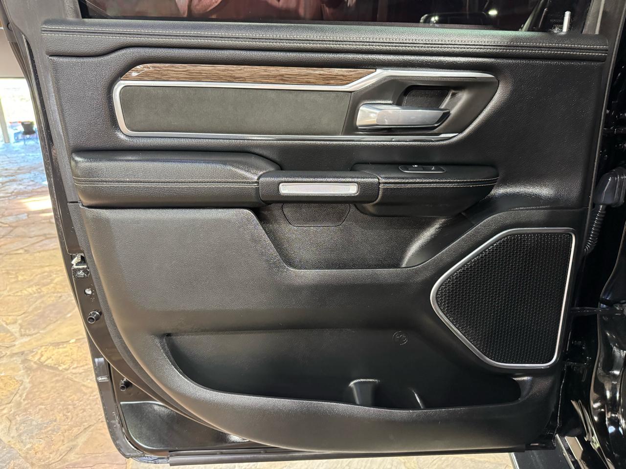 RAM 1500 Laramie 4x4 Crew Cab 5'7" Box 2019