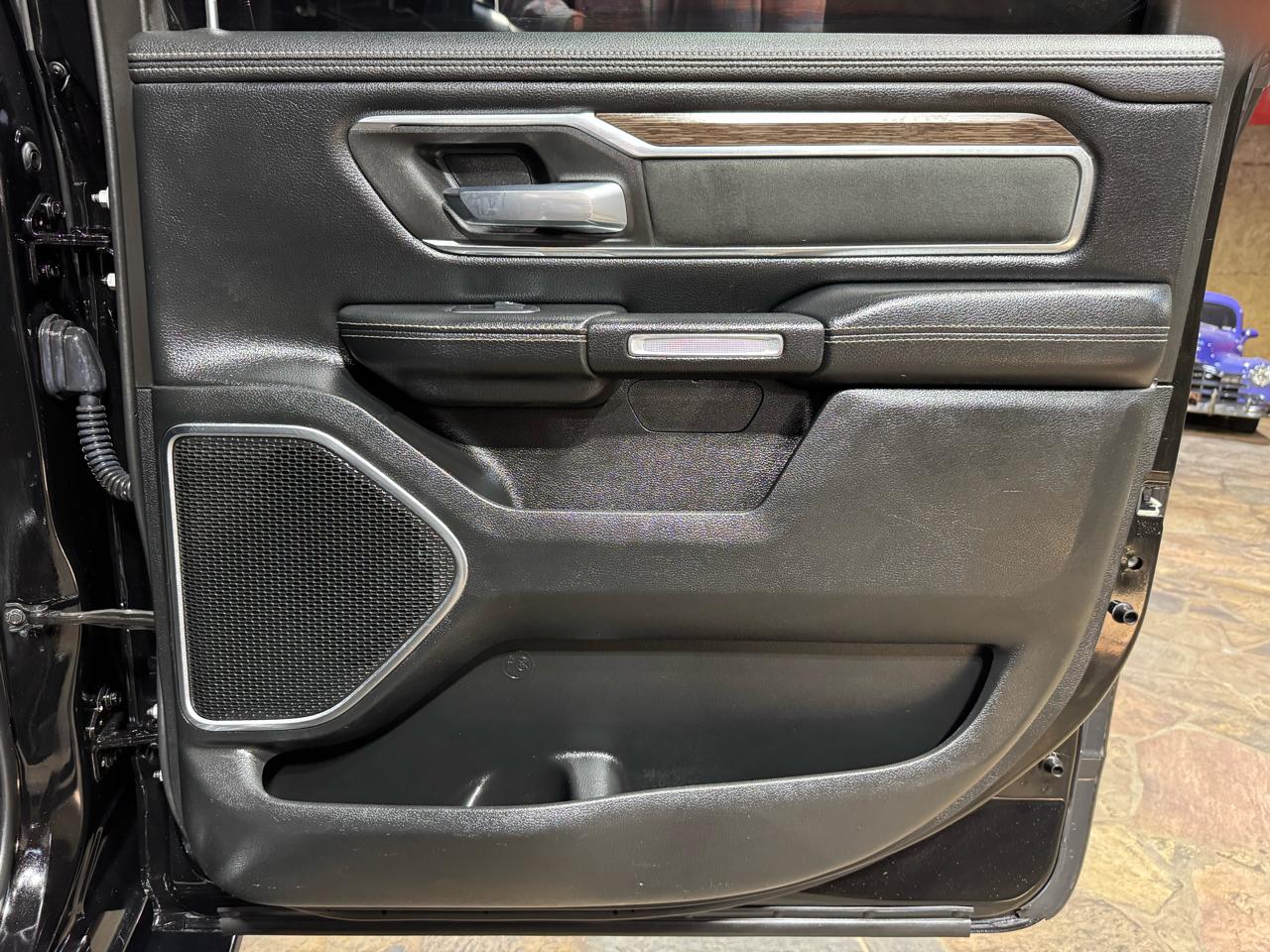 RAM 1500 Laramie 4x4 Crew Cab 5'7" Box 2019