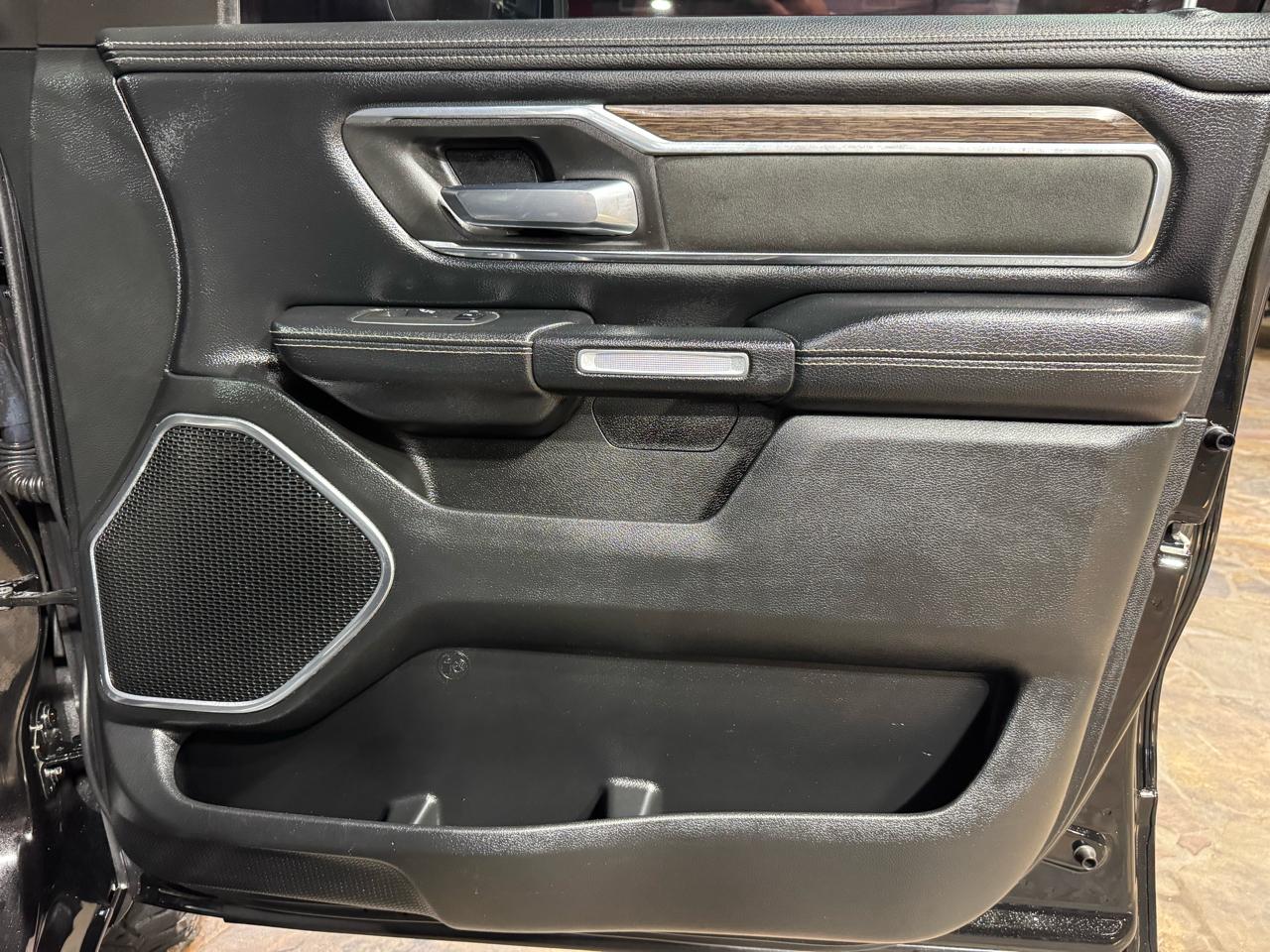 RAM 1500 Laramie 4x4 Crew Cab 5'7" Box 2019