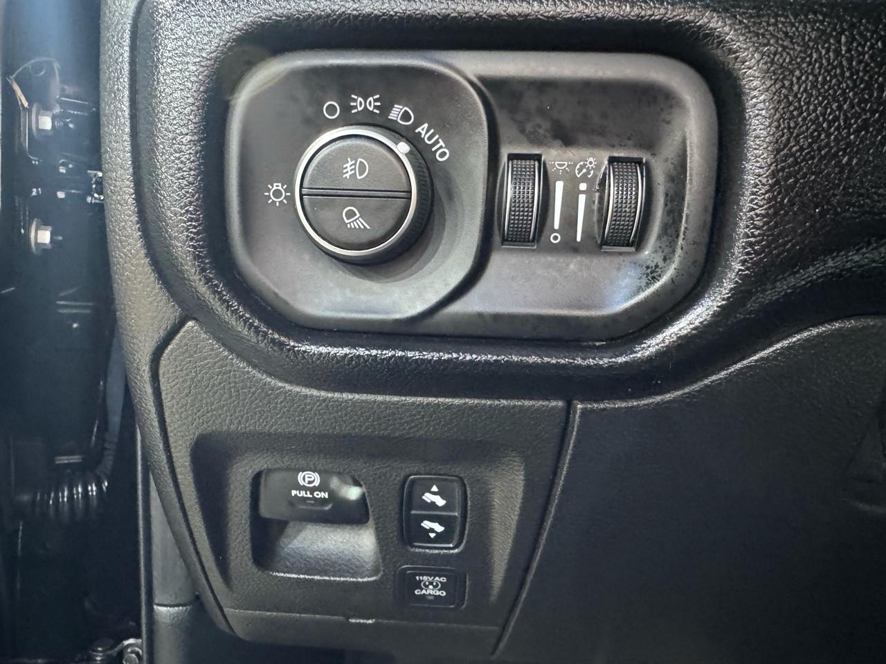 RAM 1500 Laramie 4x4 Crew Cab 5'7" Box 2019