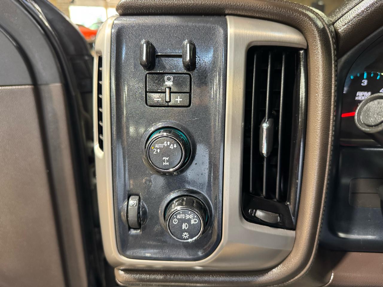 GMC Sierra 1500 4WD Crew Cab 143.5" Denali 2018