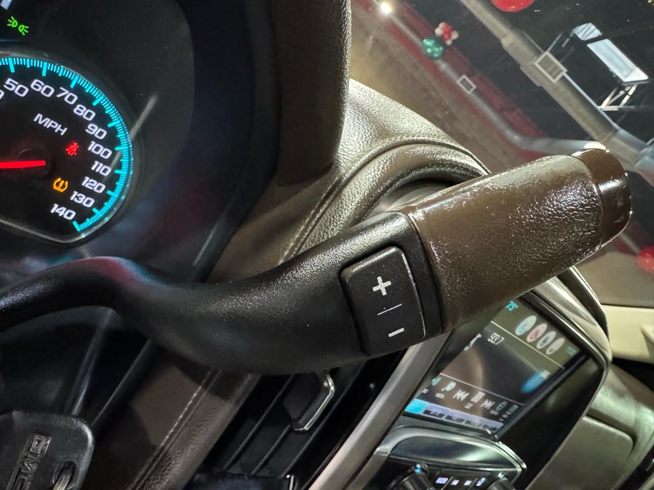 GMC Sierra 1500 4WD Crew Cab 143.5" Denali 2018