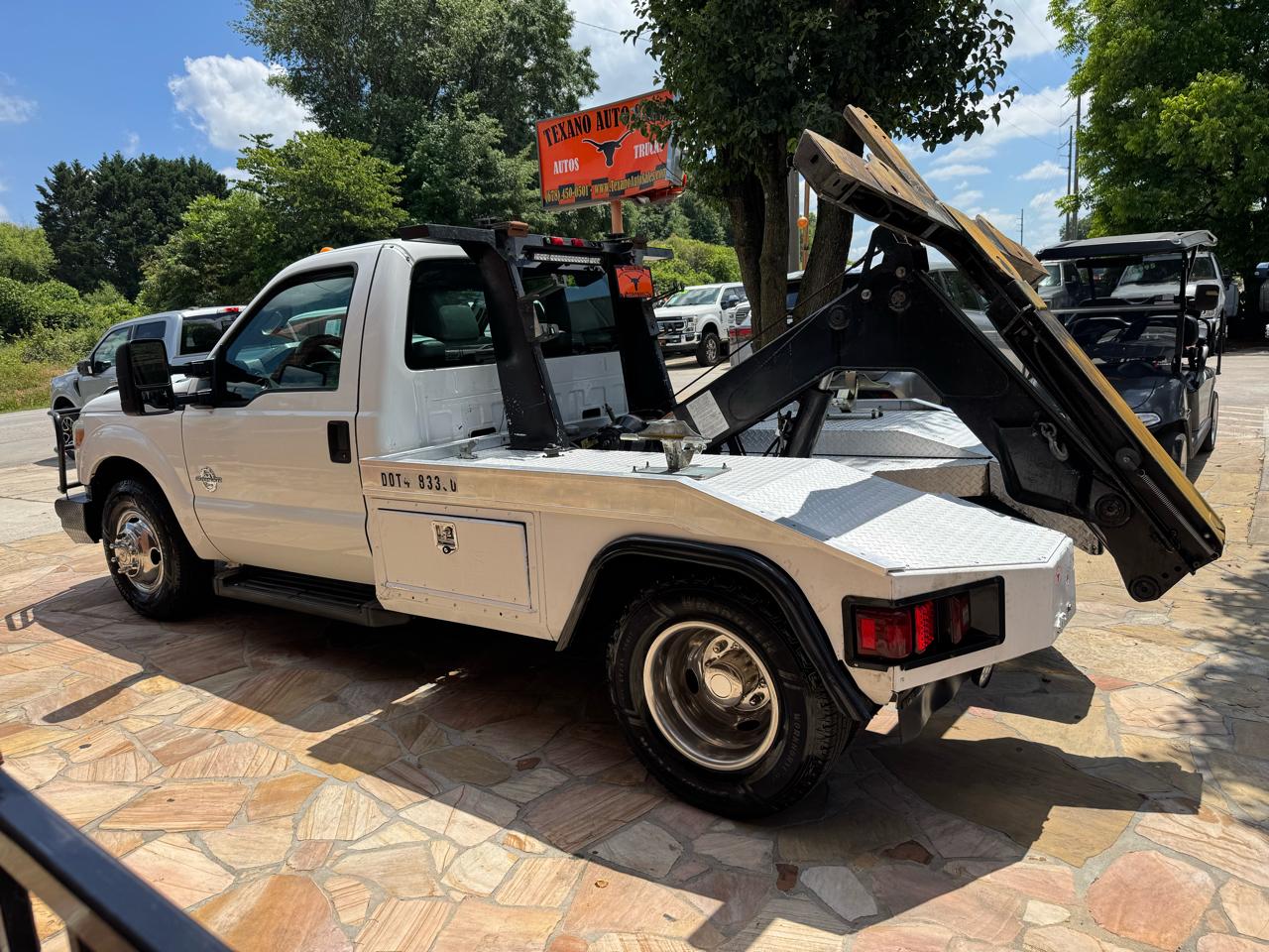 Ford Super Duty F-350 DRW 2WD Reg Cab 141" WB 60" CA XLT 2011