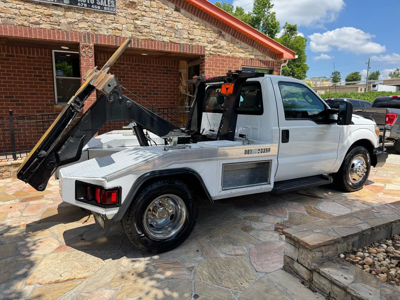 Ford Super Duty F-350 DRW 2WD Reg Cab 141" WB 60" CA XLT 2011