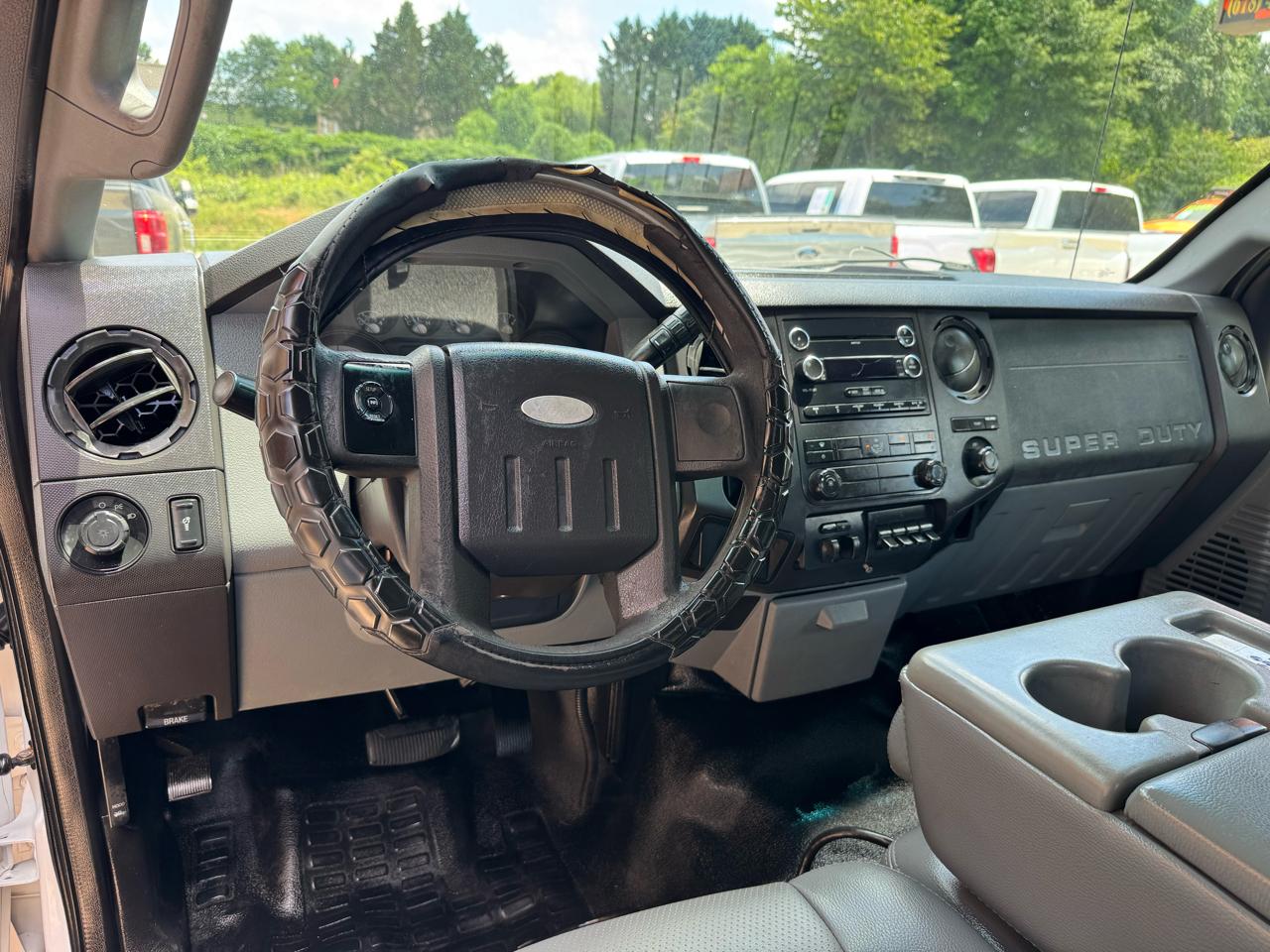 Ford Super Duty F-350 DRW 2WD Reg Cab 141" WB 60" CA XLT 2011