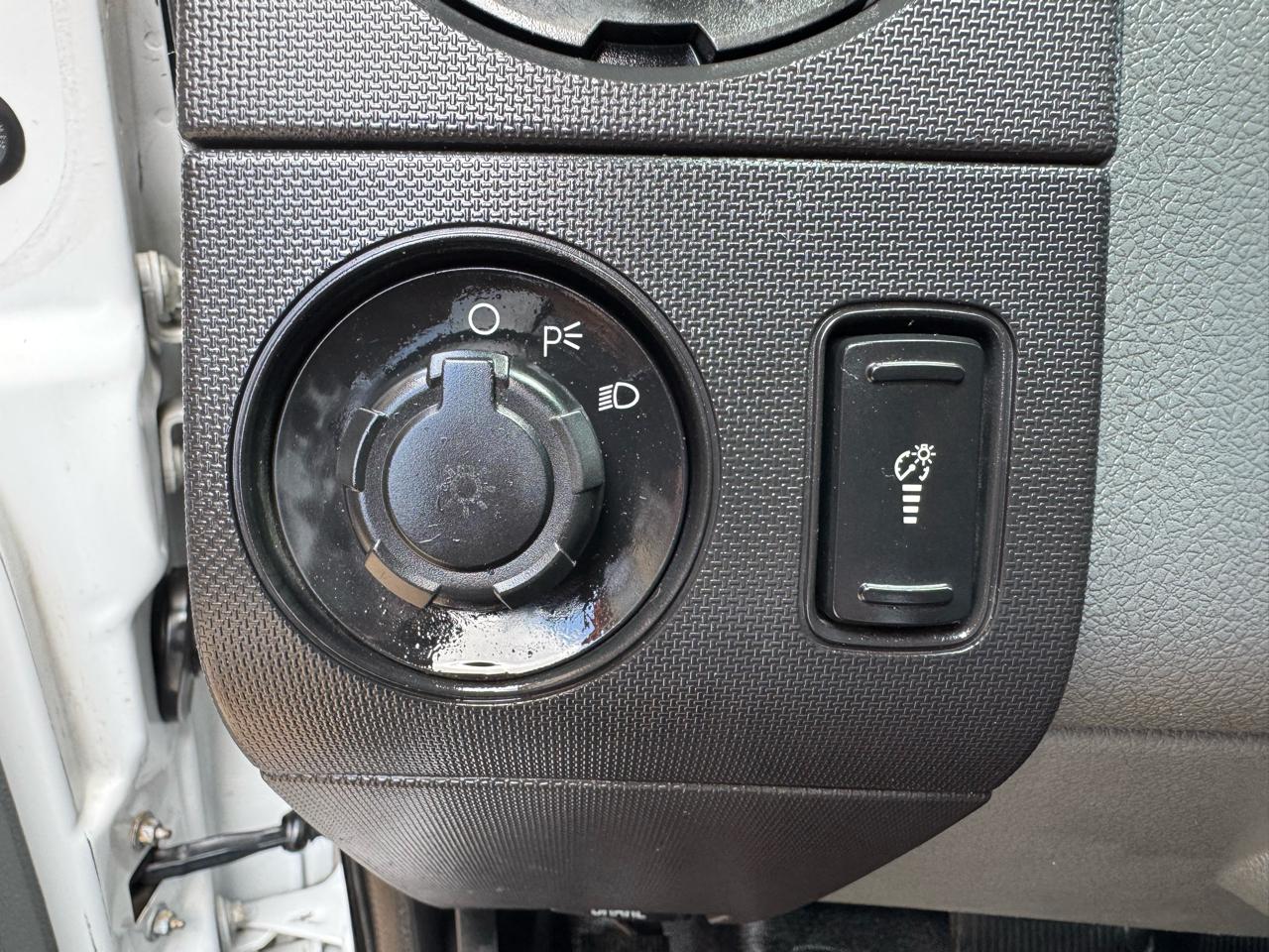 Ford Super Duty F-350 DRW 2WD Reg Cab 141" WB 60" CA XLT 2011