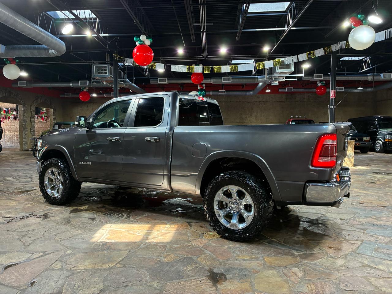 RAM 1500 Laramie 4x2 Quad Cab 6'4" Box 2020