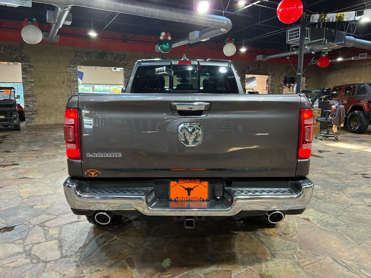 RAM 1500 Laramie 4x2 Quad Cab 6'4" Box 2020