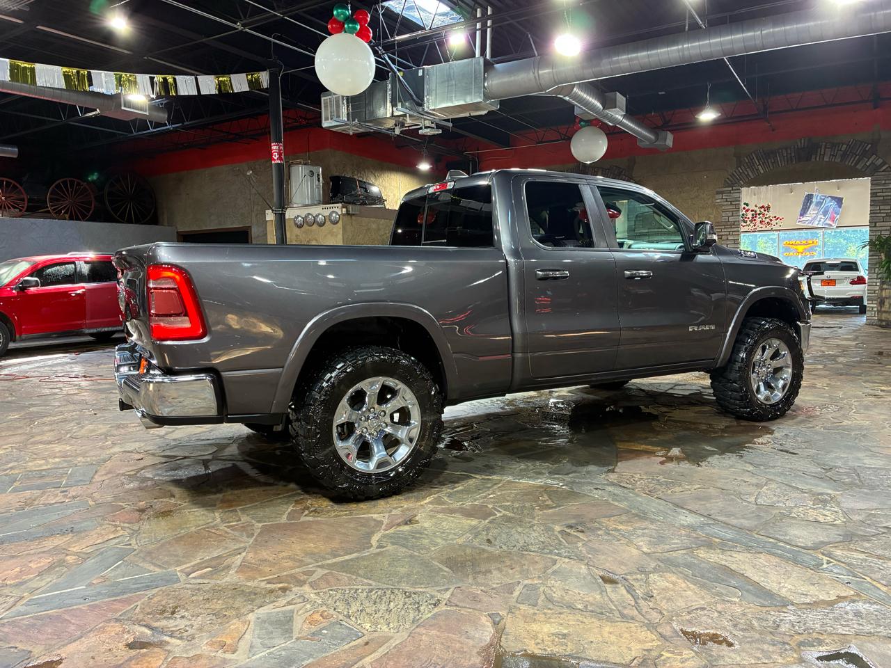 RAM 1500 Laramie 4x2 Quad Cab 6'4" Box 2020