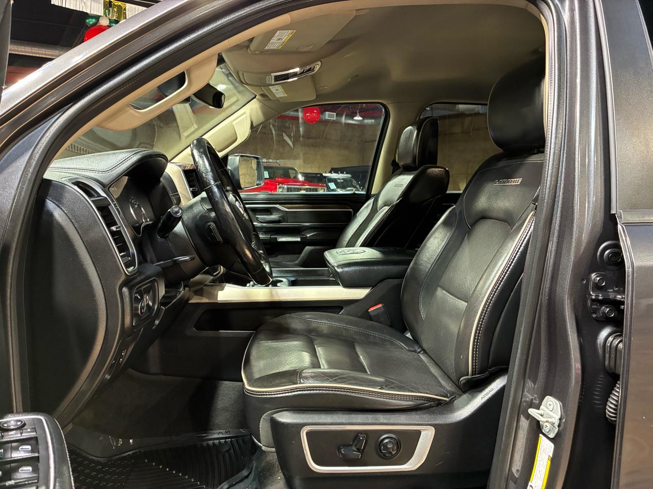 RAM 1500 Laramie 4x2 Quad Cab 6'4" Box 2020