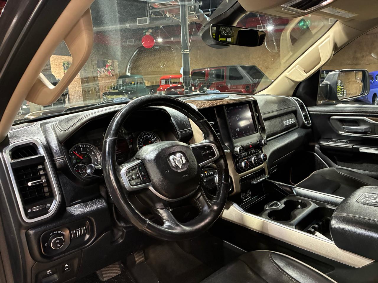 RAM 1500 Laramie 4x2 Quad Cab 6'4" Box 2020
