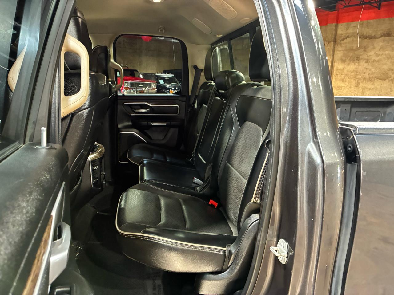 RAM 1500 Laramie 4x2 Quad Cab 6'4" Box 2020