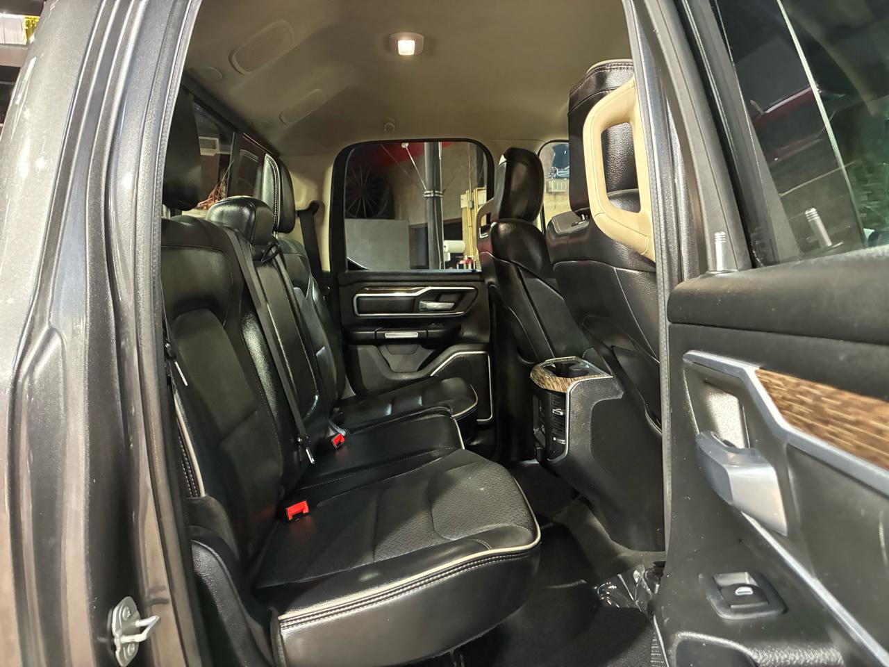 RAM 1500 Laramie 4x2 Quad Cab 6'4" Box 2020