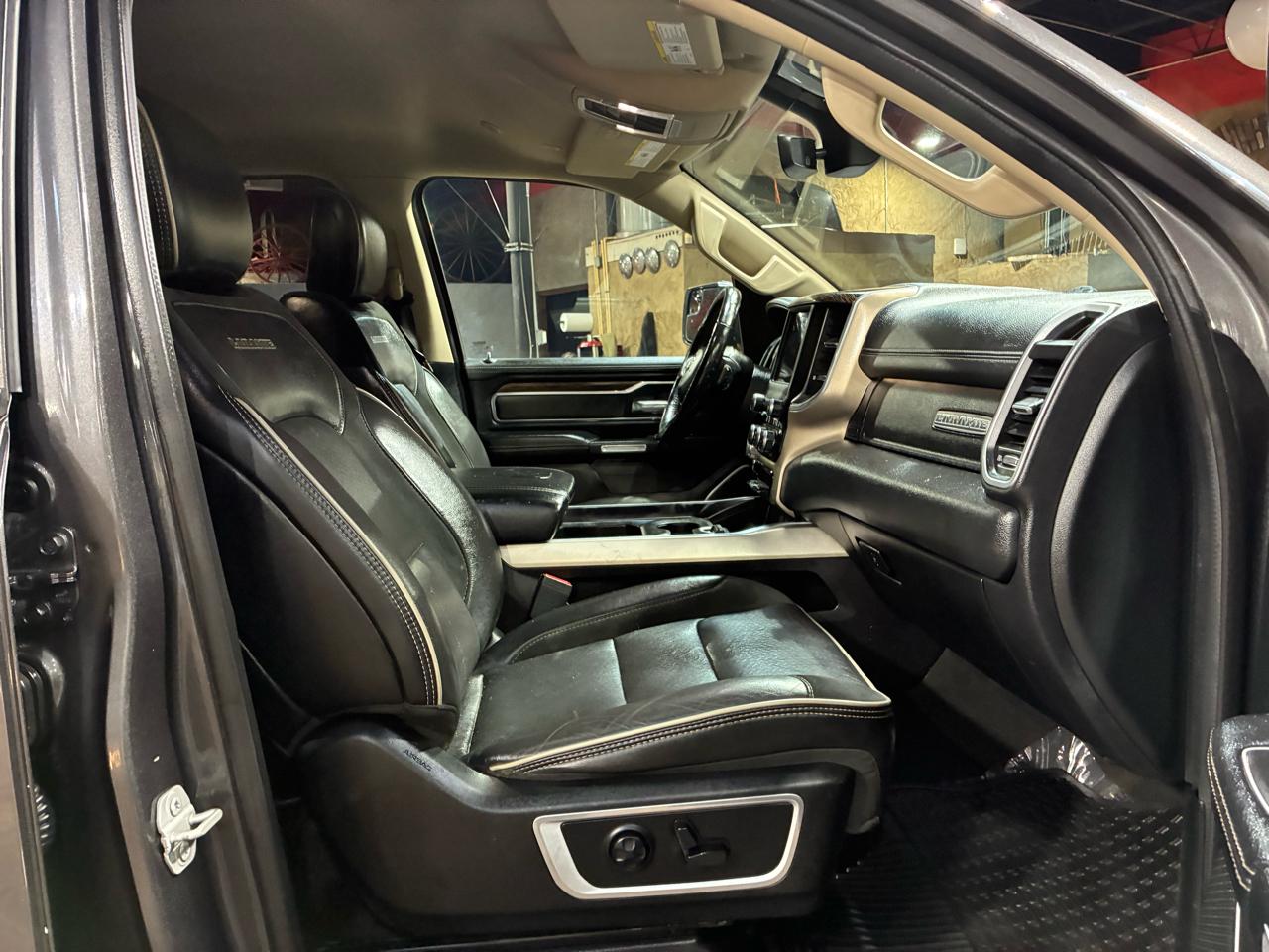 RAM 1500 Laramie 4x2 Quad Cab 6'4" Box 2020