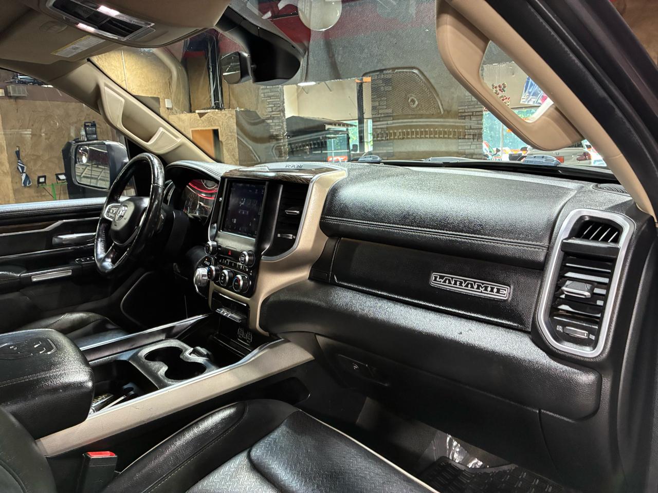 RAM 1500 Laramie 4x2 Quad Cab 6'4" Box 2020