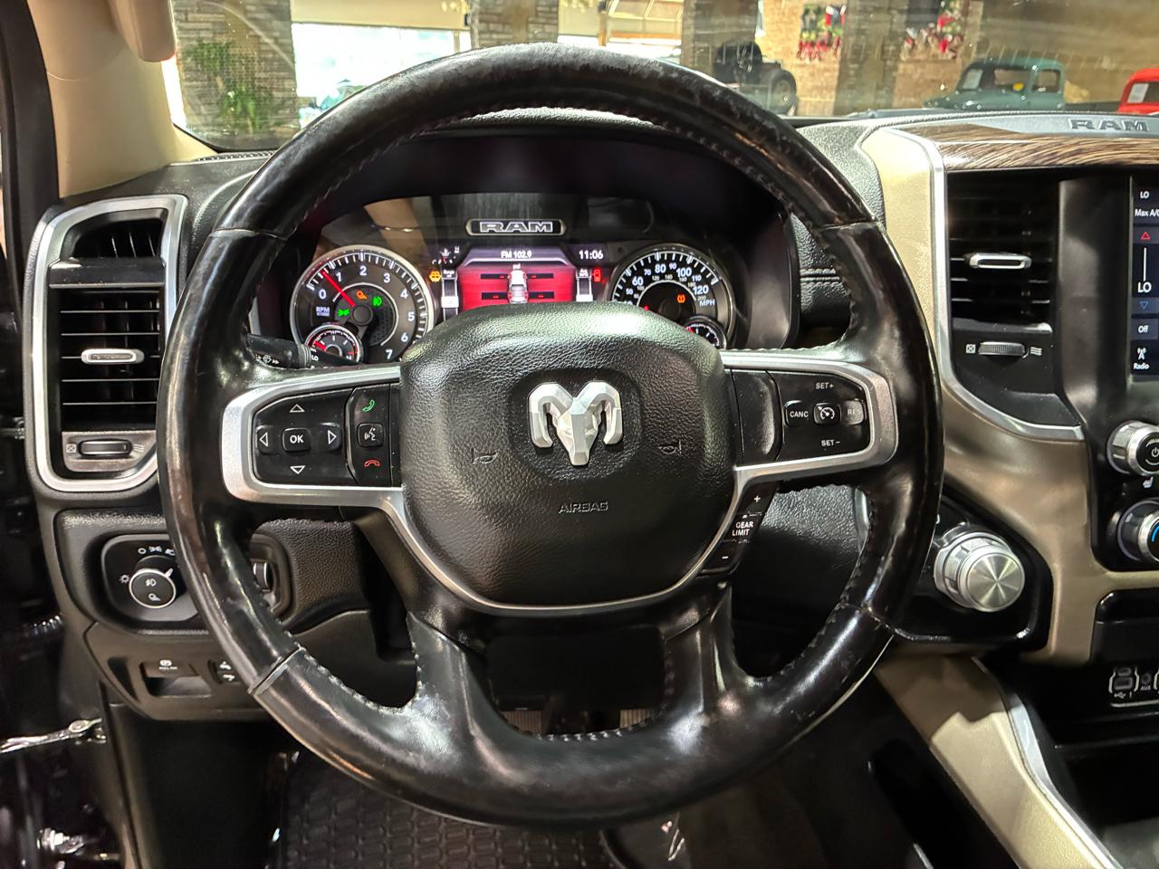 RAM 1500 Laramie 4x2 Quad Cab 6'4" Box 2020