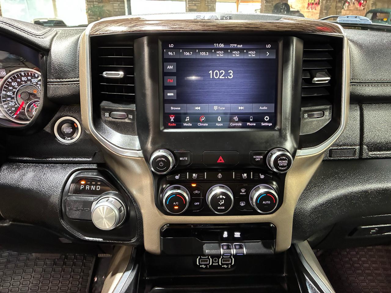 RAM 1500 Laramie 4x2 Quad Cab 6'4" Box 2020