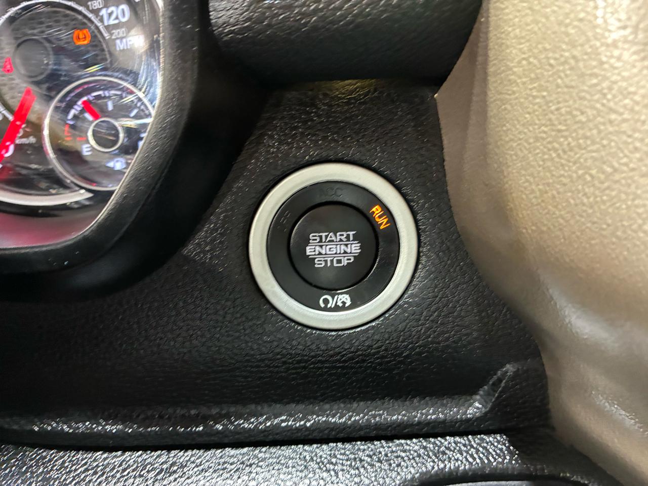 RAM 1500 Laramie 4x2 Quad Cab 6'4" Box 2020