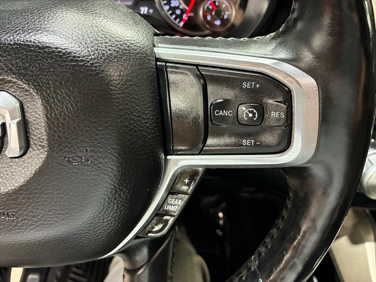 RAM 1500 Laramie 4x2 Quad Cab 6'4" Box 2020