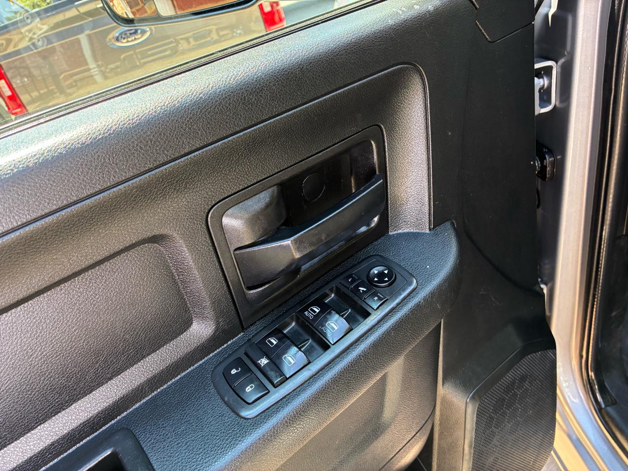 RAM 3500 Tradesman 4x4 Crew Cab 8' Box 2020