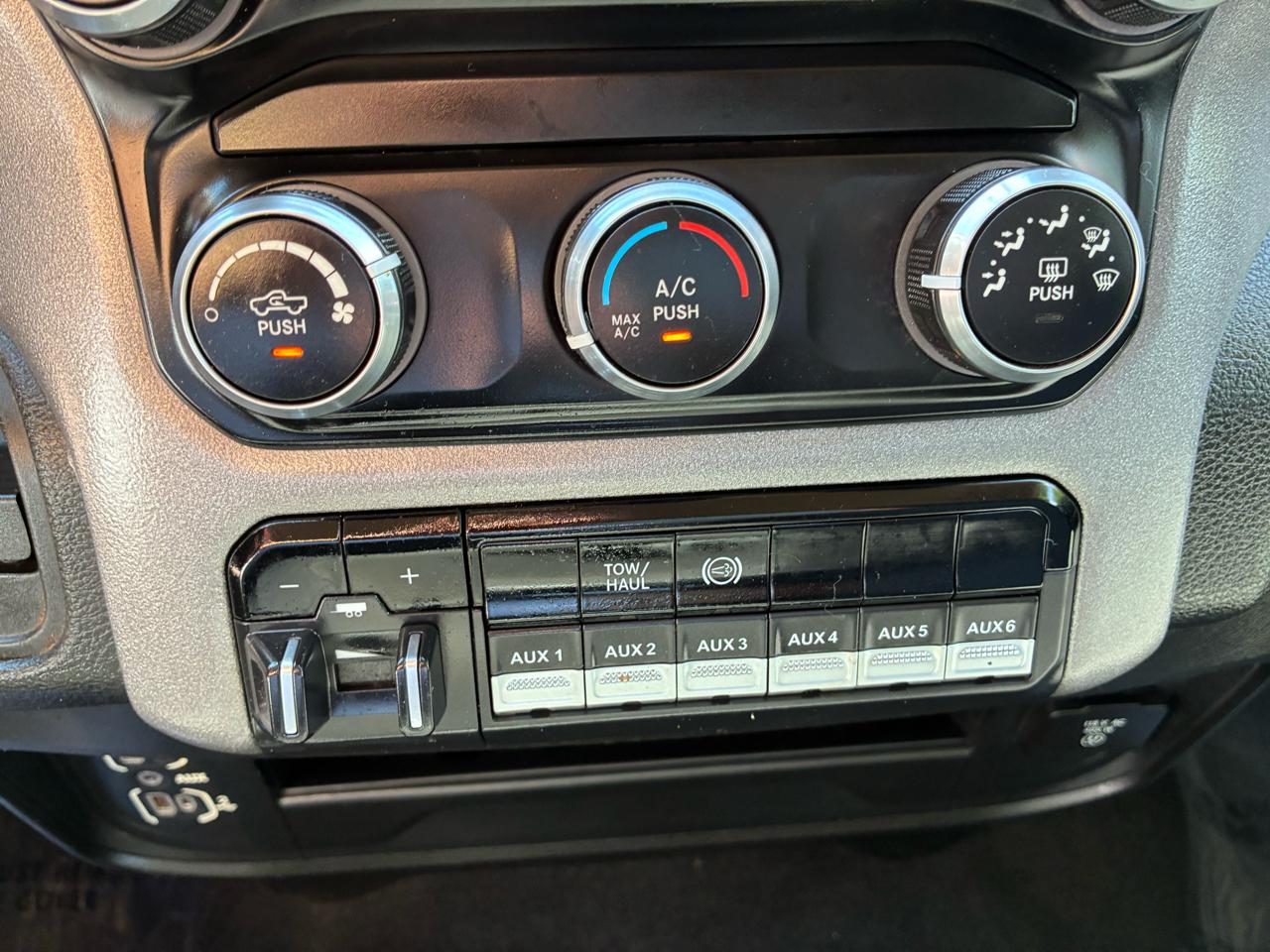 RAM 3500 Tradesman 4x4 Crew Cab 8' Box 2020