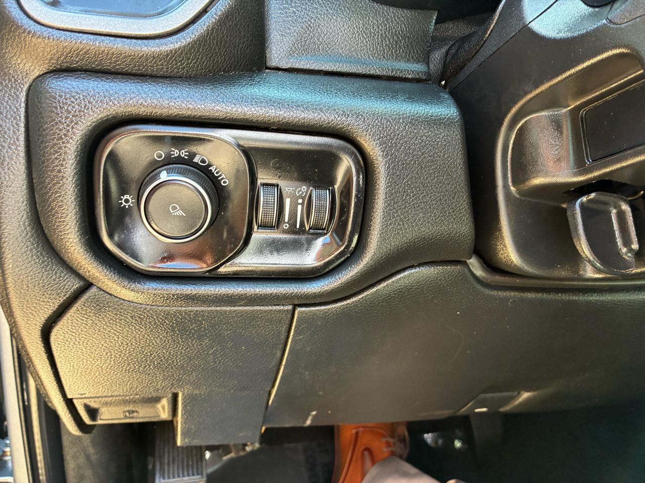 RAM 3500 Tradesman 4x4 Crew Cab 8' Box 2020