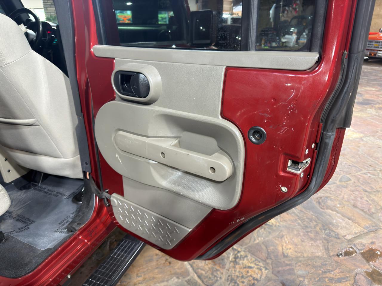 Jeep Wrangler Unlimited 4WD 4dr Sahara 2009