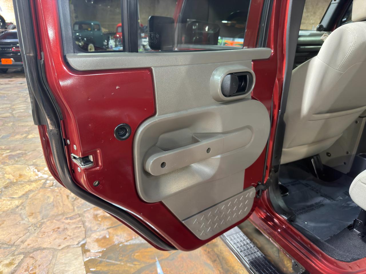 Jeep Wrangler Unlimited 4WD 4dr Sahara 2009