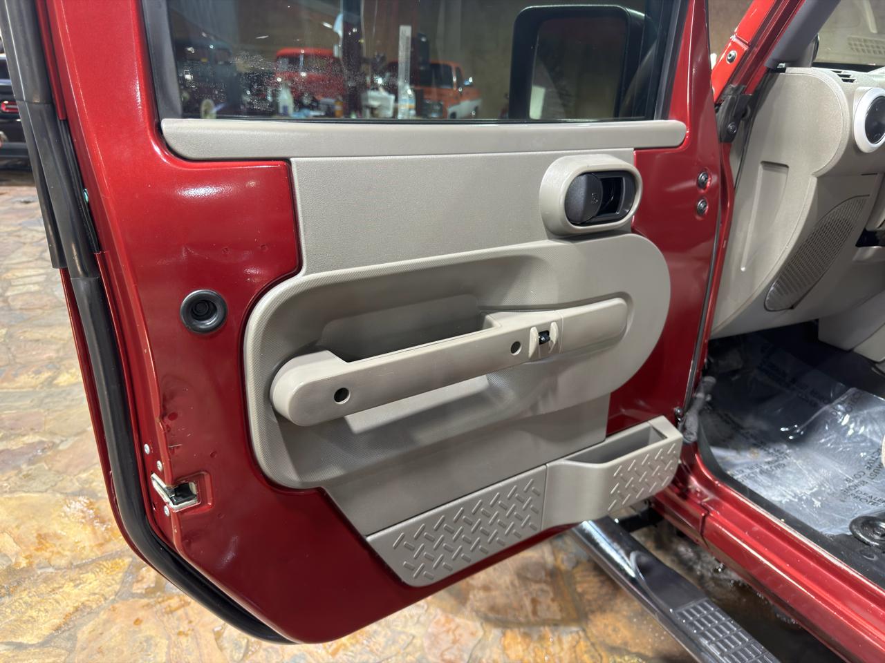 Jeep Wrangler Unlimited 4WD 4dr Sahara 2009