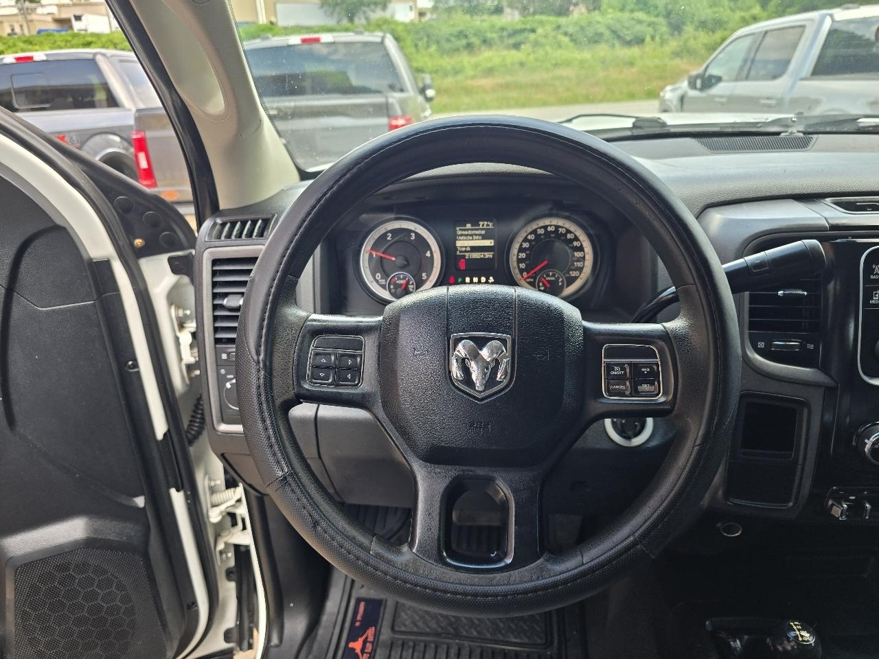 RAM 3500 4WD Crew Cab 172" WB 60" CA Tradesman 2014