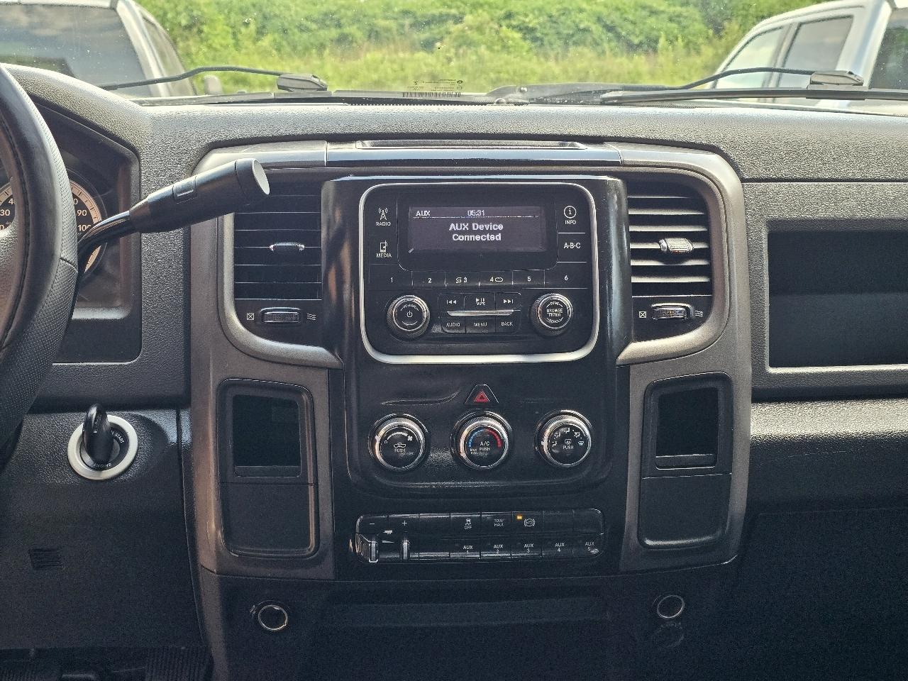RAM 3500 4WD Crew Cab 172" WB 60" CA Tradesman 2014