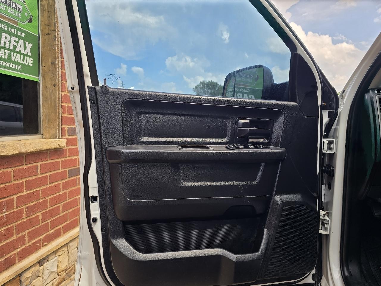 RAM 3500 4WD Crew Cab 172" WB 60" CA Tradesman 2014