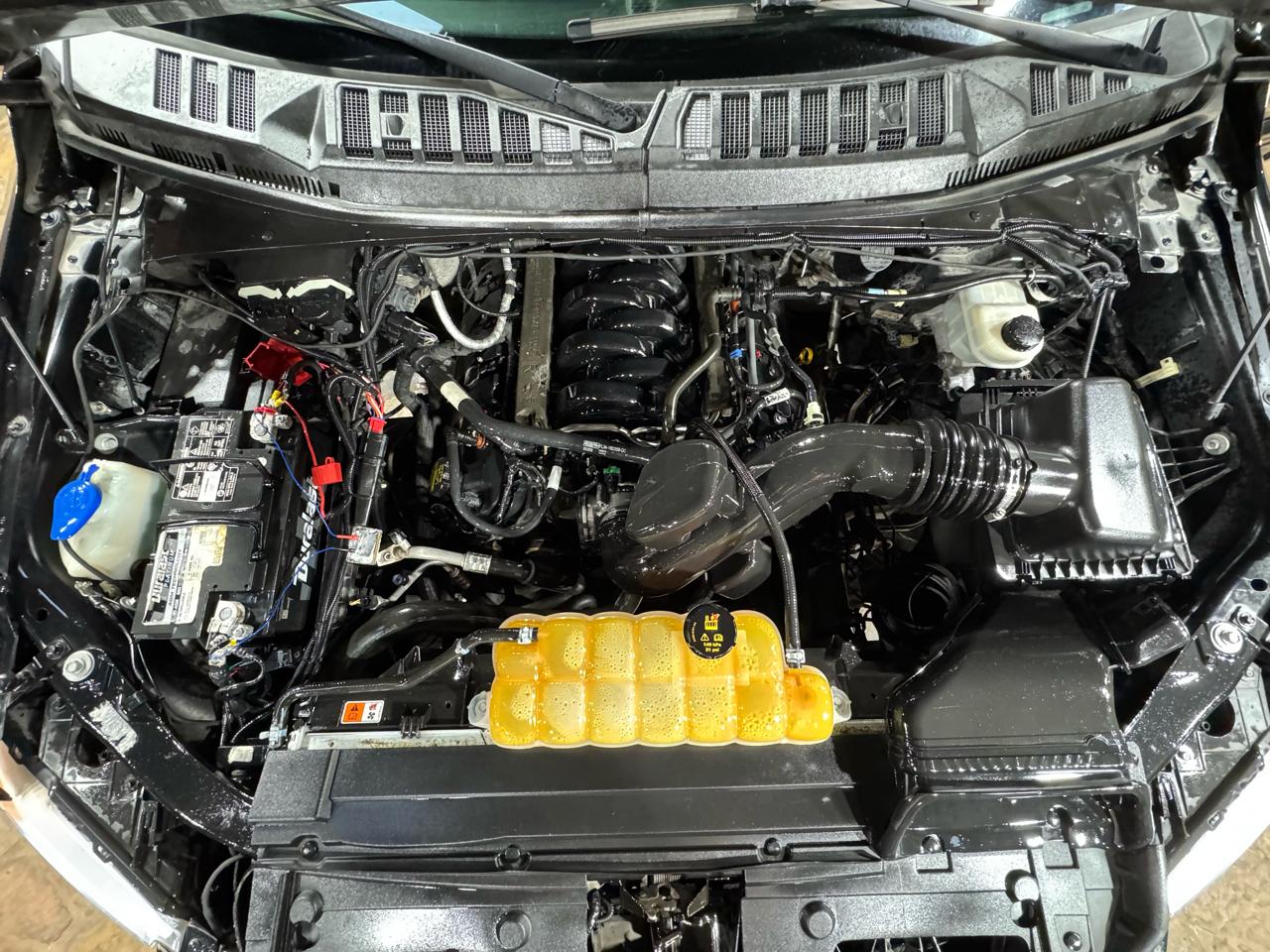 Ford F-150 4WD SuperCrew 145" Lariat 2015