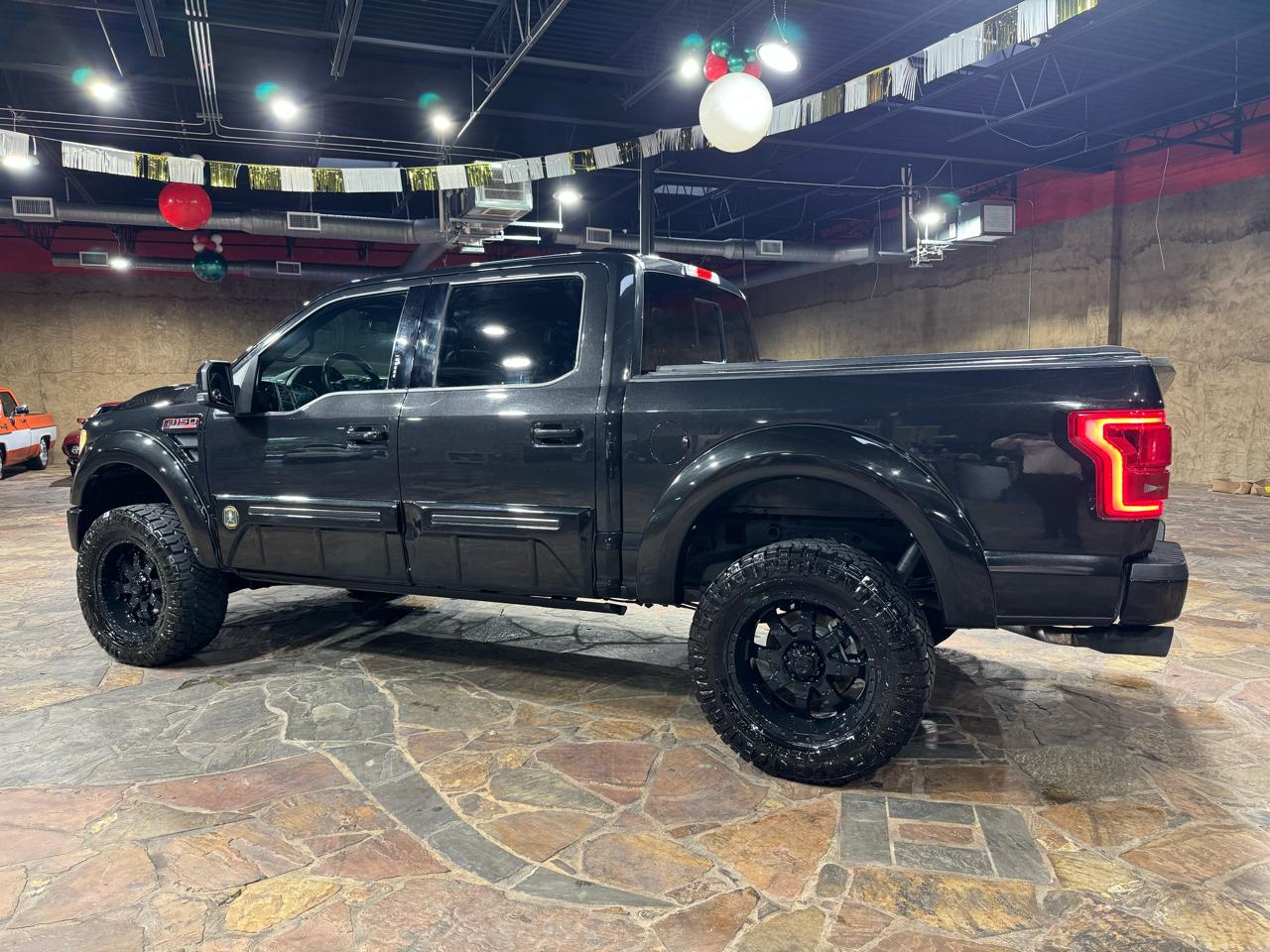 Ford F-150 4WD SuperCrew 145" Lariat 2015