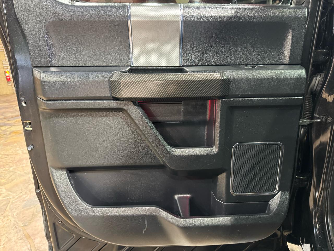 Ford F-150 4WD SuperCrew 145" Lariat 2015