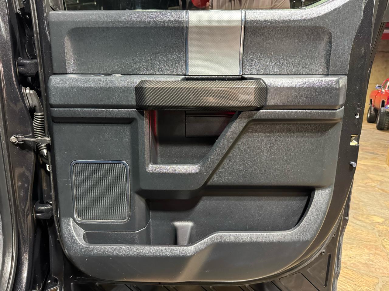 Ford F-150 4WD SuperCrew 145" Lariat 2015