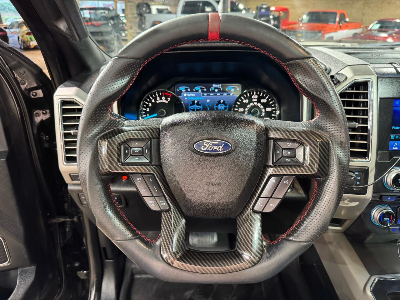 Ford F-150 4WD SuperCrew 145" Lariat 2015
