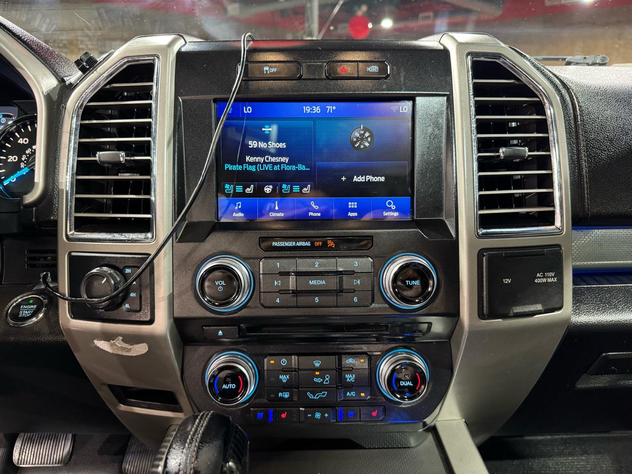 Ford F-150 4WD SuperCrew 145" Lariat 2015