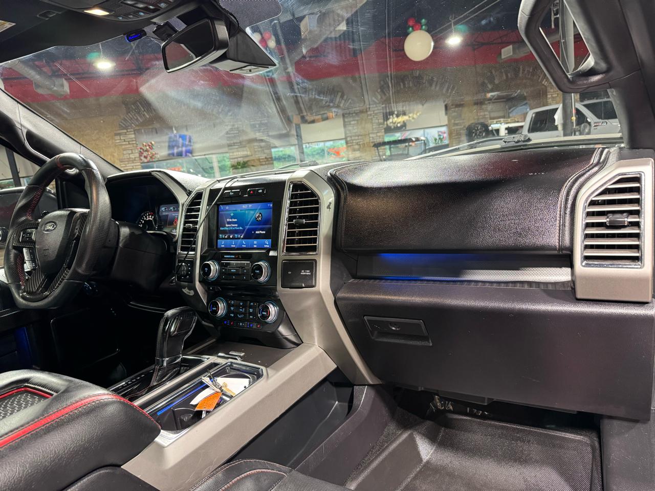 Ford F-150 4WD SuperCrew 145" Lariat 2015