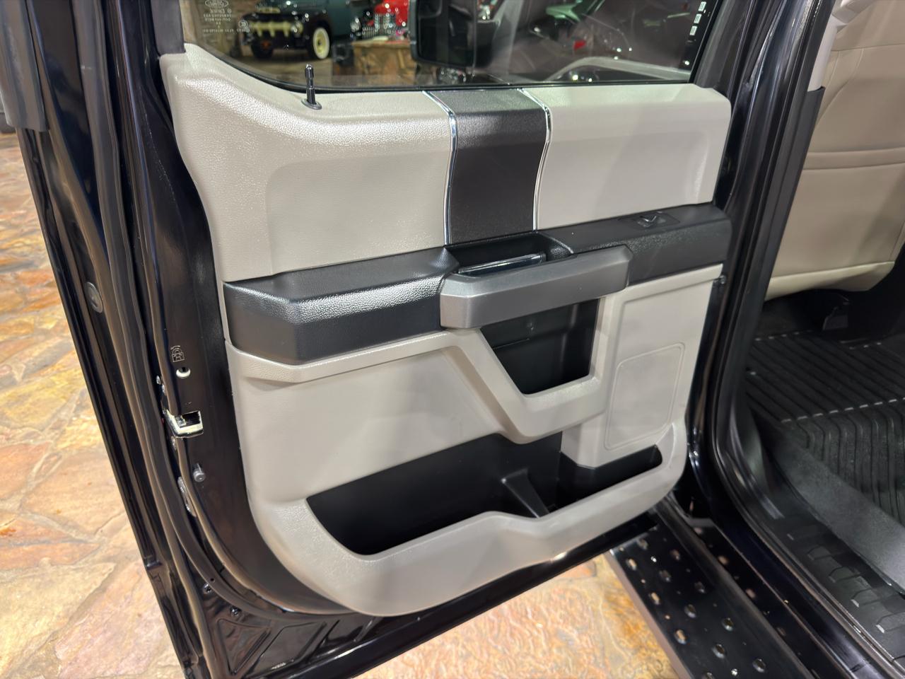 Ford F-150 2WD SuperCrew 150" XLT 2018